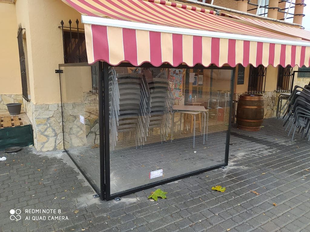 Detalle de instalación de protección solar de Montajes Acero